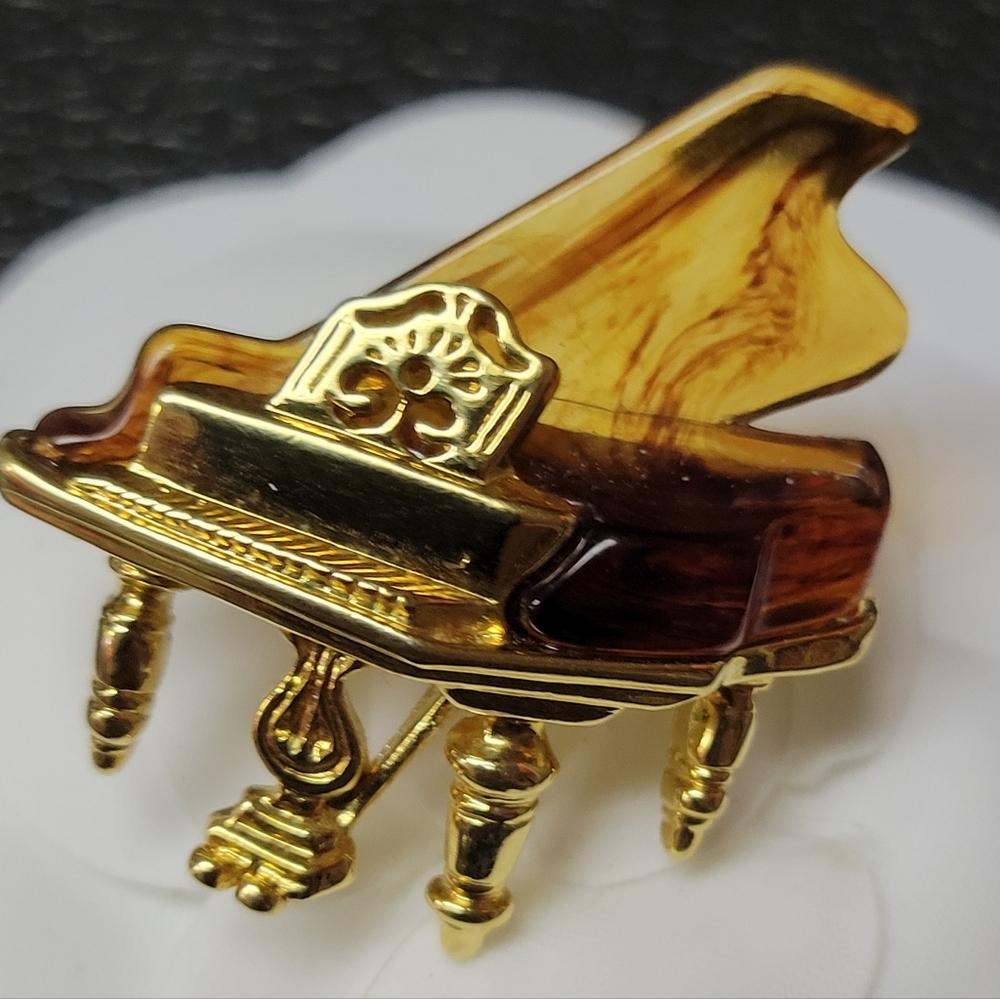 Vintage Signed AVON Grand Piano Brooch Pin